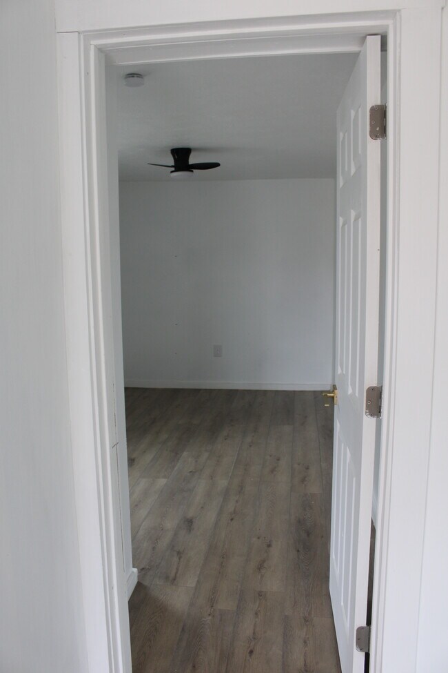 Building Photo - 842 Lloyd Ave