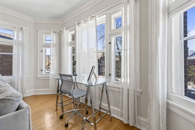 Foto del edificio - 6444 N Washtenaw Ave