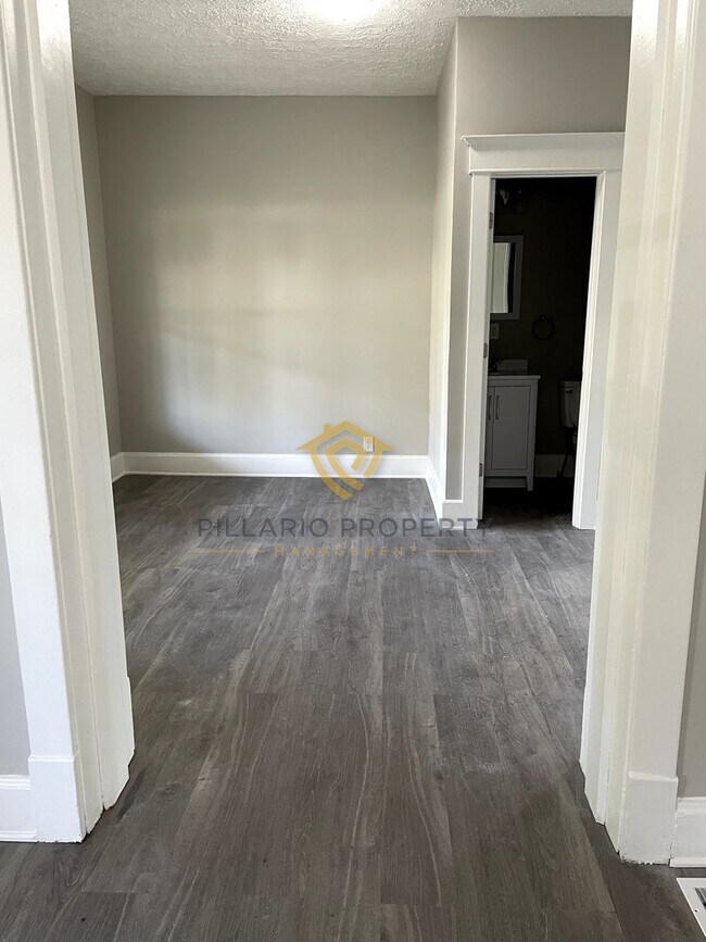 Building Photo - Updated, Riverside 3 Bedroom, 1 Bathroom H...