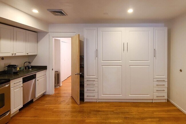 Building Photo - 103 Marlborough St