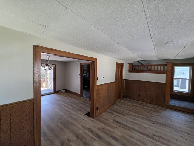 Building Photo - 1214 Blaine Ave