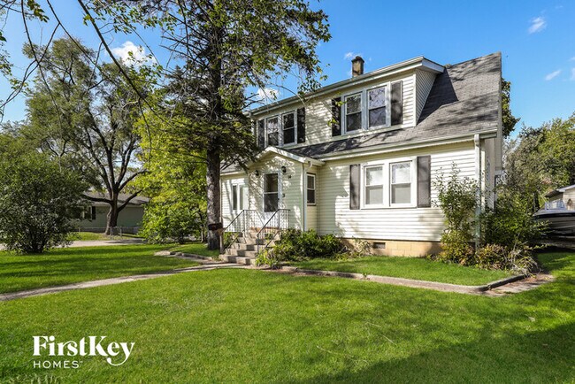 Building Photo - 14 E Willow Dr