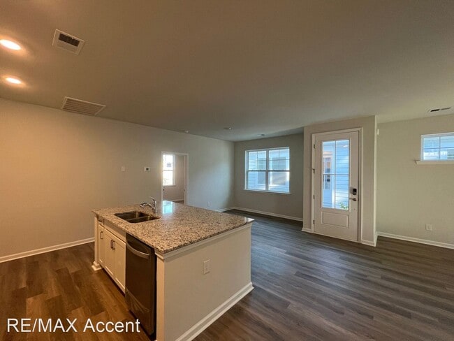 Foto del edificio - 3 br, 2 bath House - 145 Holloway Hill