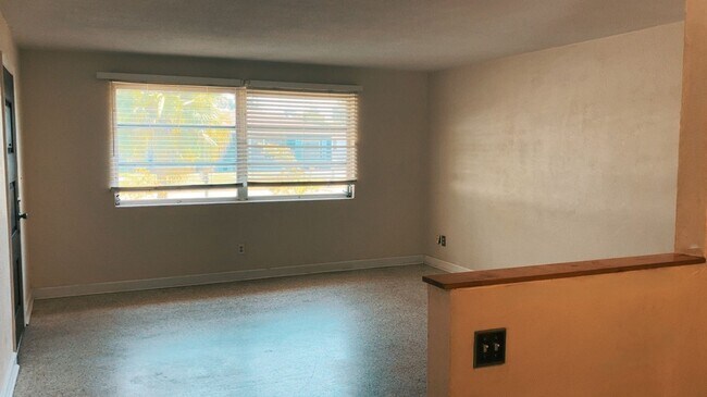 Foto del edificio - 2 Bedroom with fenced in backyard