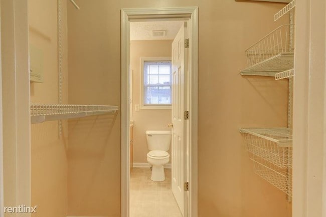 Building Photo - 4 br, 2 bath House - 1033 Summerhaven drive