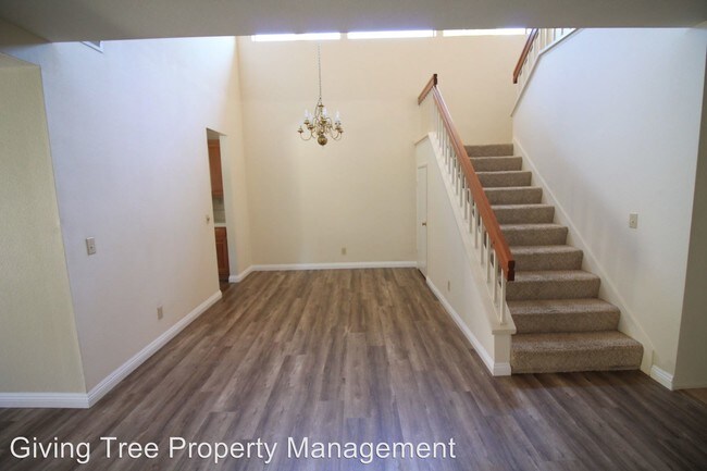 Foto del edificio - 4 br, 3 bath House - 13046 Candela Pl.