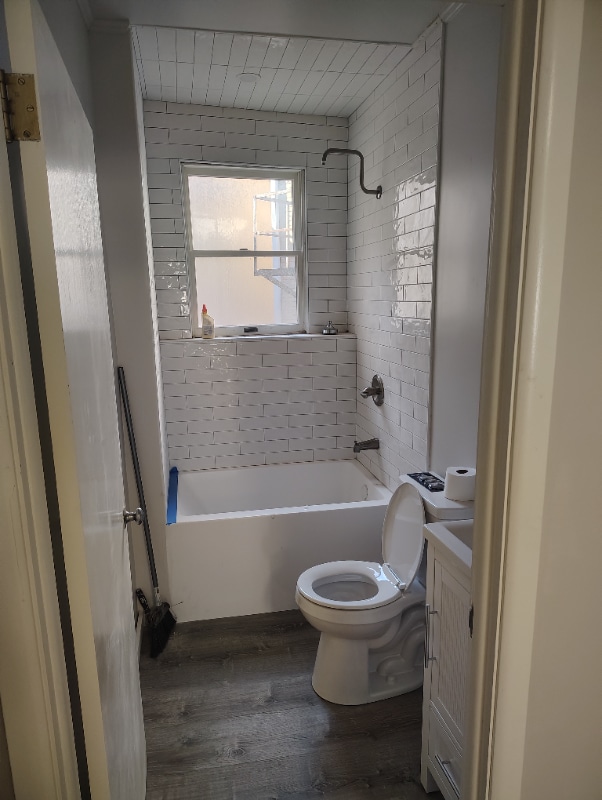 Building Photo - 11 Bath St