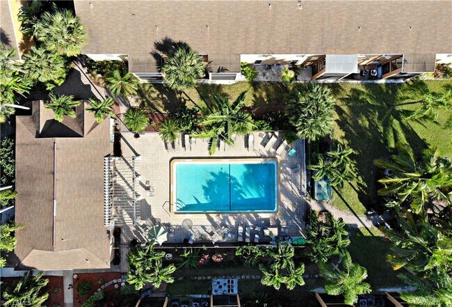 Foto del edificio - 12650 Kenwood Ln