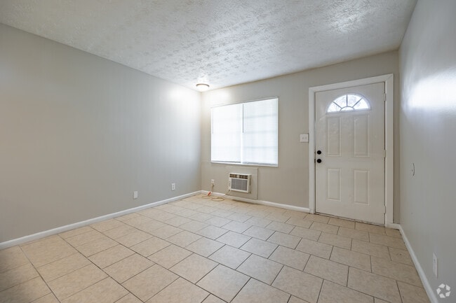 1BR, 1BA - 500SF - Twin Pines at Shirley Hills