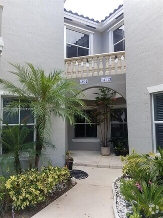 Building Photo - 4902 SW 141st Ave