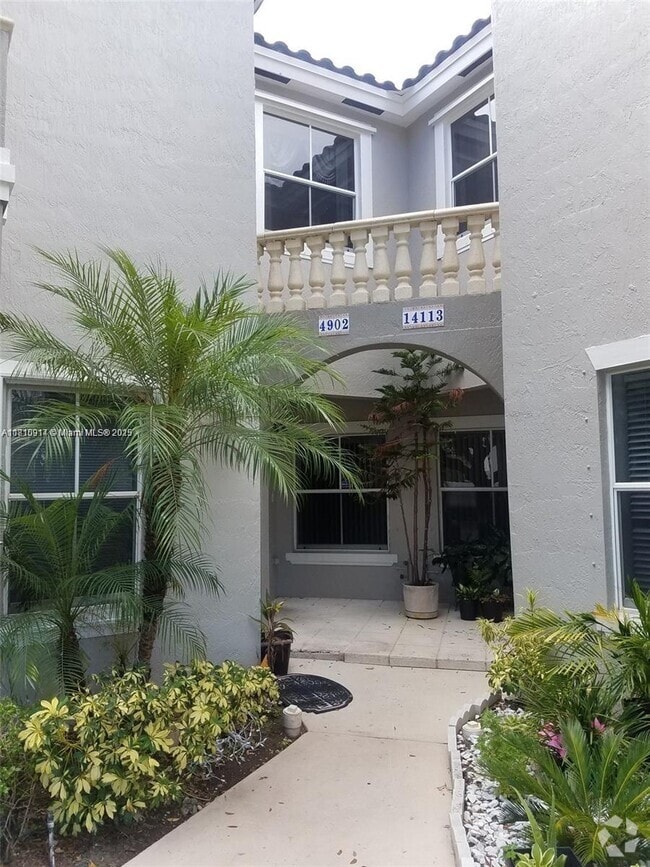 Building Photo - 4902 SW 141st Ave