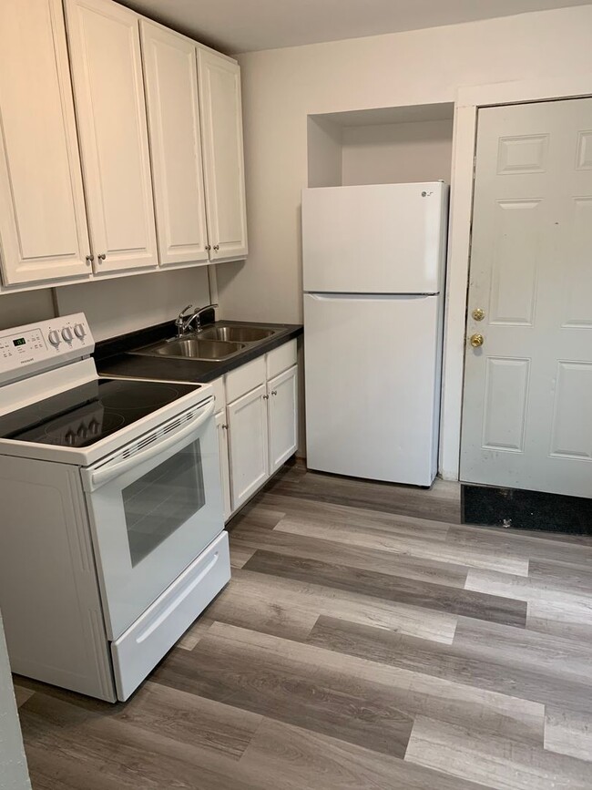 Foto del edificio - Updated 1 bedroom $650