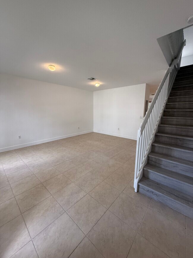 Building Photo - 2816 SW 83rd Ave