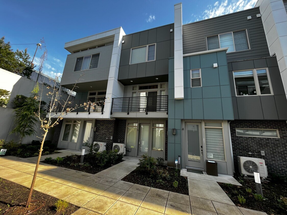 11408 117th Ln NE, Kirkland, WA 98034 Townhome Rentals in Kirkland WA