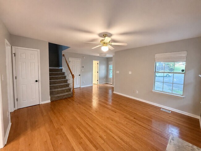 Foto del edificio - 5716 Bashford Crest Ln