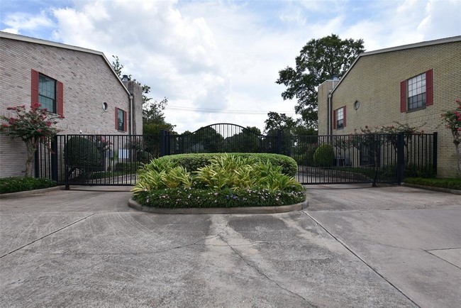Foto del edificio - 7350 Kirby Dr