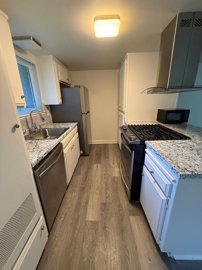 Foto del edificio - 2 bedroom 1.5 bath condo !