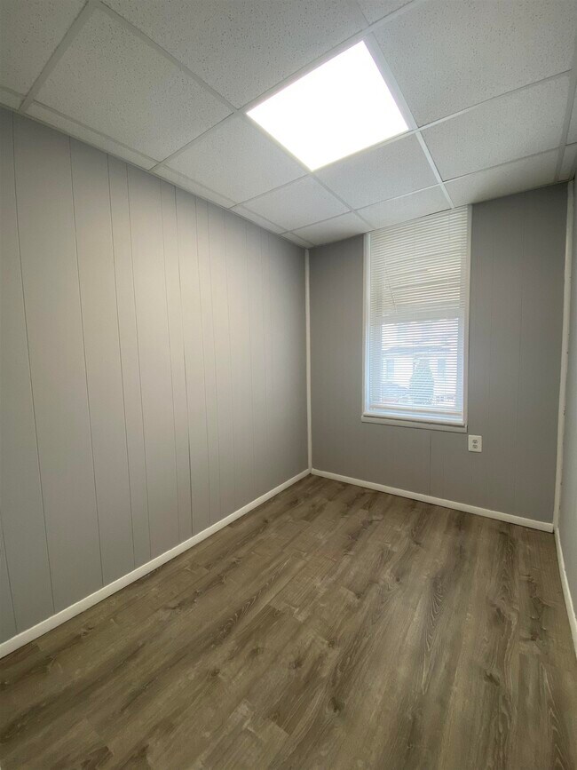 Building Photo - 146 Huber St