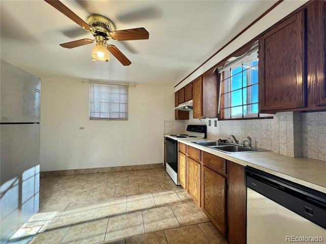Foto del edificio - 6726 Yarrow St