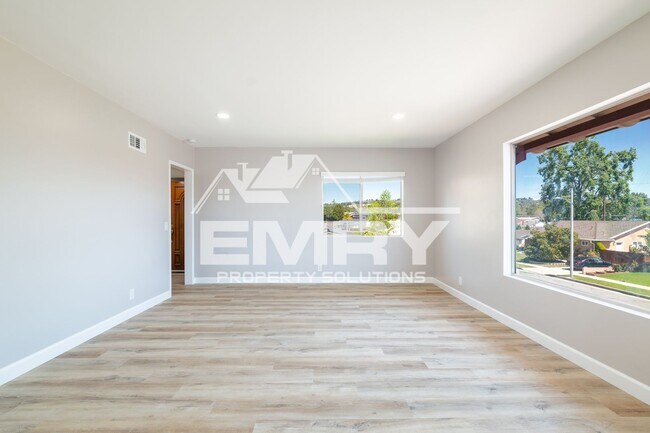 Building Photo - Recently Remodeled 4 Bed 2 Bath Single Hom...
