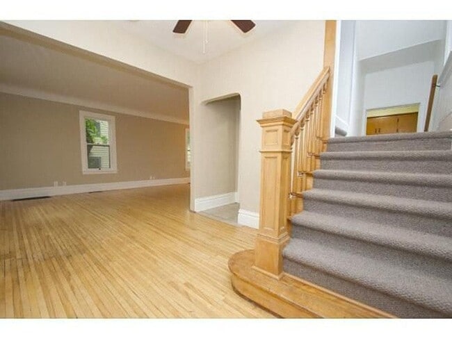 Building Photo - Great rental property near the U of M