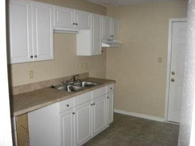 Kitchen - Camelot Apartments