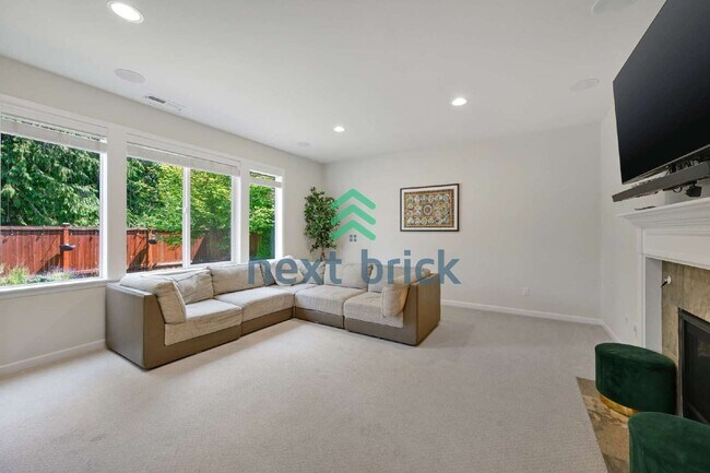 Foto del edificio - "Spacious 5-Bedroom Retreat with 3 Full Baths in Snohomish – 3,350 Sq Ft of Comfortable Living!"
