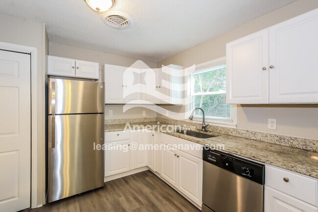 Foto del edificio - 743 Katherine St