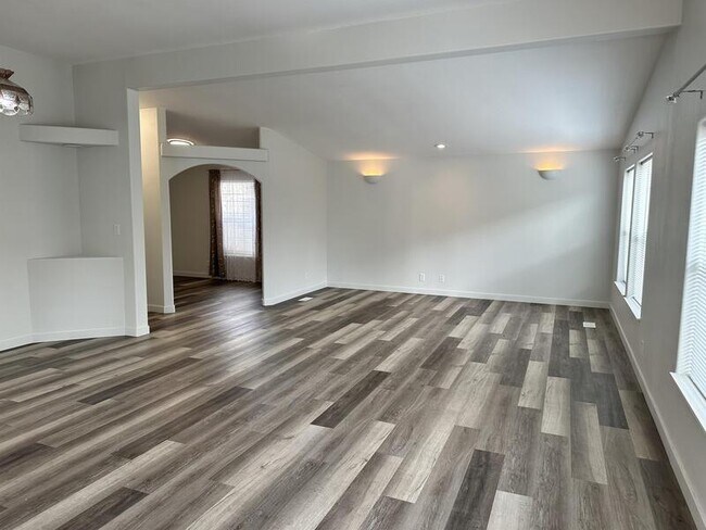 Foto del edificio - 1015 Oak ST #53