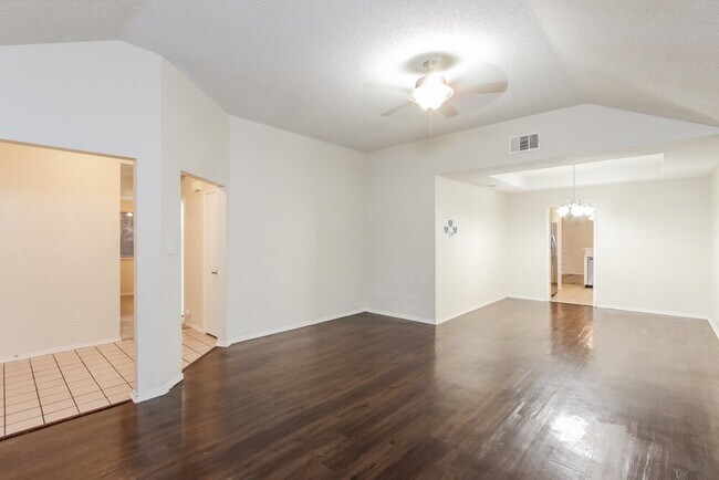 Foto del edificio - 2946 Lawndale Dr