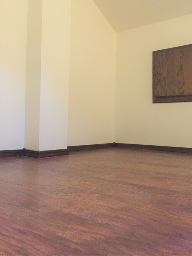Foto del edificio - 900 - 904 Aspen Ct