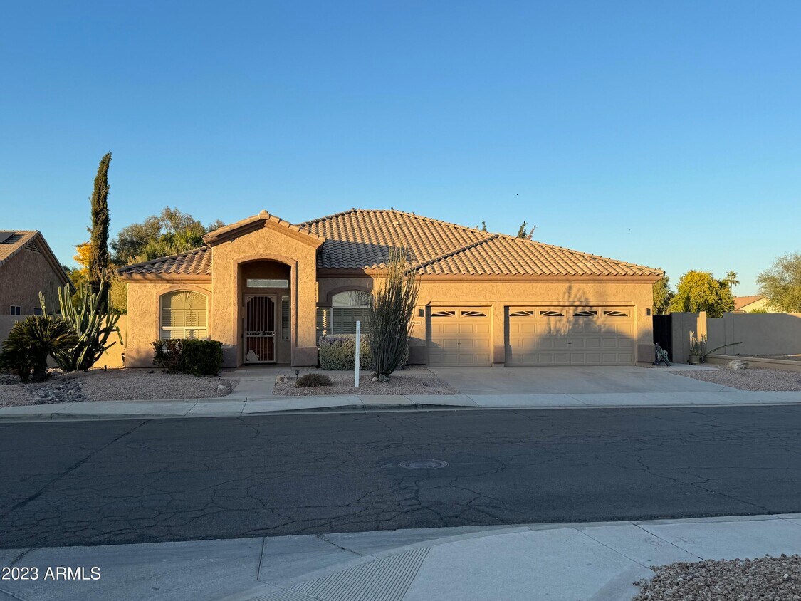 Primary Photo - 2462 E San Tan St