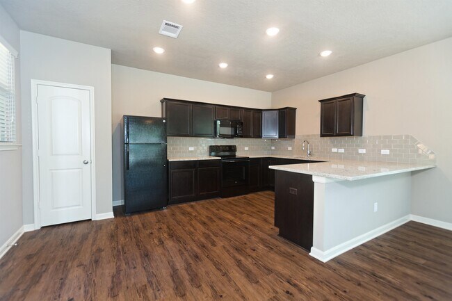 Building Photo - 17320 Cedar Rock Ct