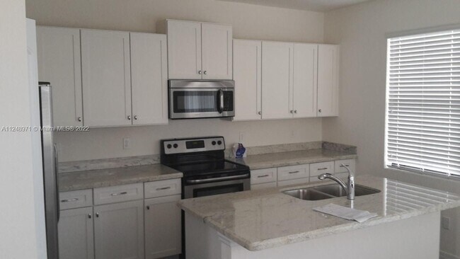 Building Photo - 3333 NW 11th Ave  3333 Pompano Beach Fl 33064