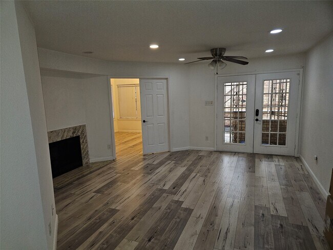 Foto del edificio - 2425 Holly Hall St