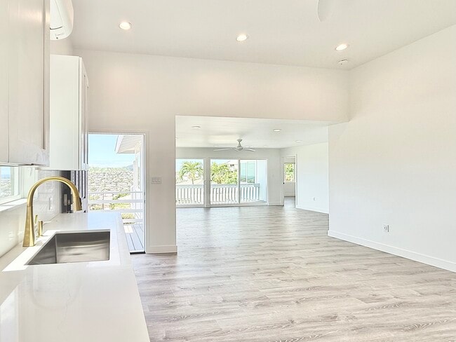 Building Photo - 1532 Anuhea Pl