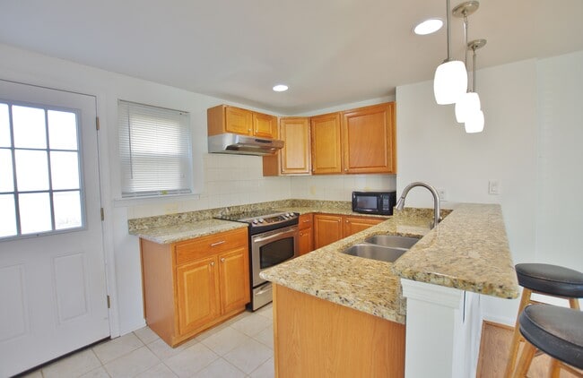Building Photo - 4402 Pembrook Village Dr