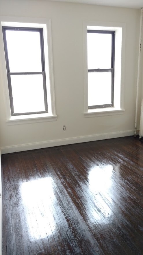 Building Photo - 1632 E 18th St