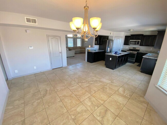 Foto del edificio - Northeast El Paso/Sandstone Ranch Estates 4 Bed Refrig A/C in Cul De Sac!