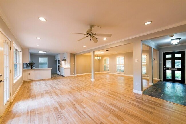 Foto del edificio - 5215 Jackwood St