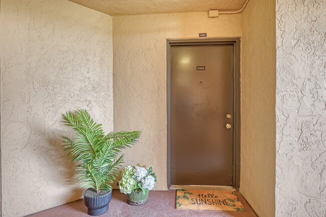 Photo - 2455 Lindell Blvd Apartment