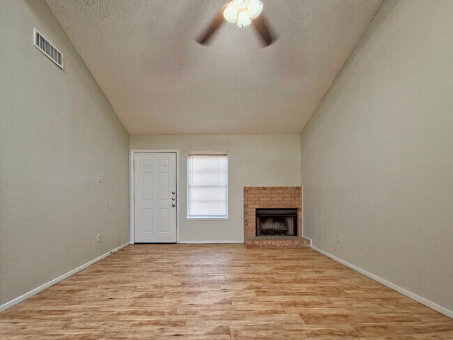 Foto del edificio - 123 N Troy Ave