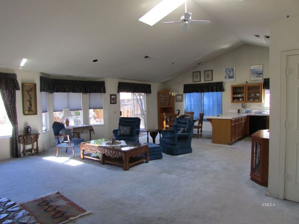 Primary Photo - 2381 Navajo Cir