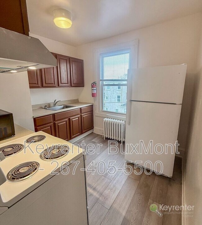 Building Photo - 16 N Rigby Ave