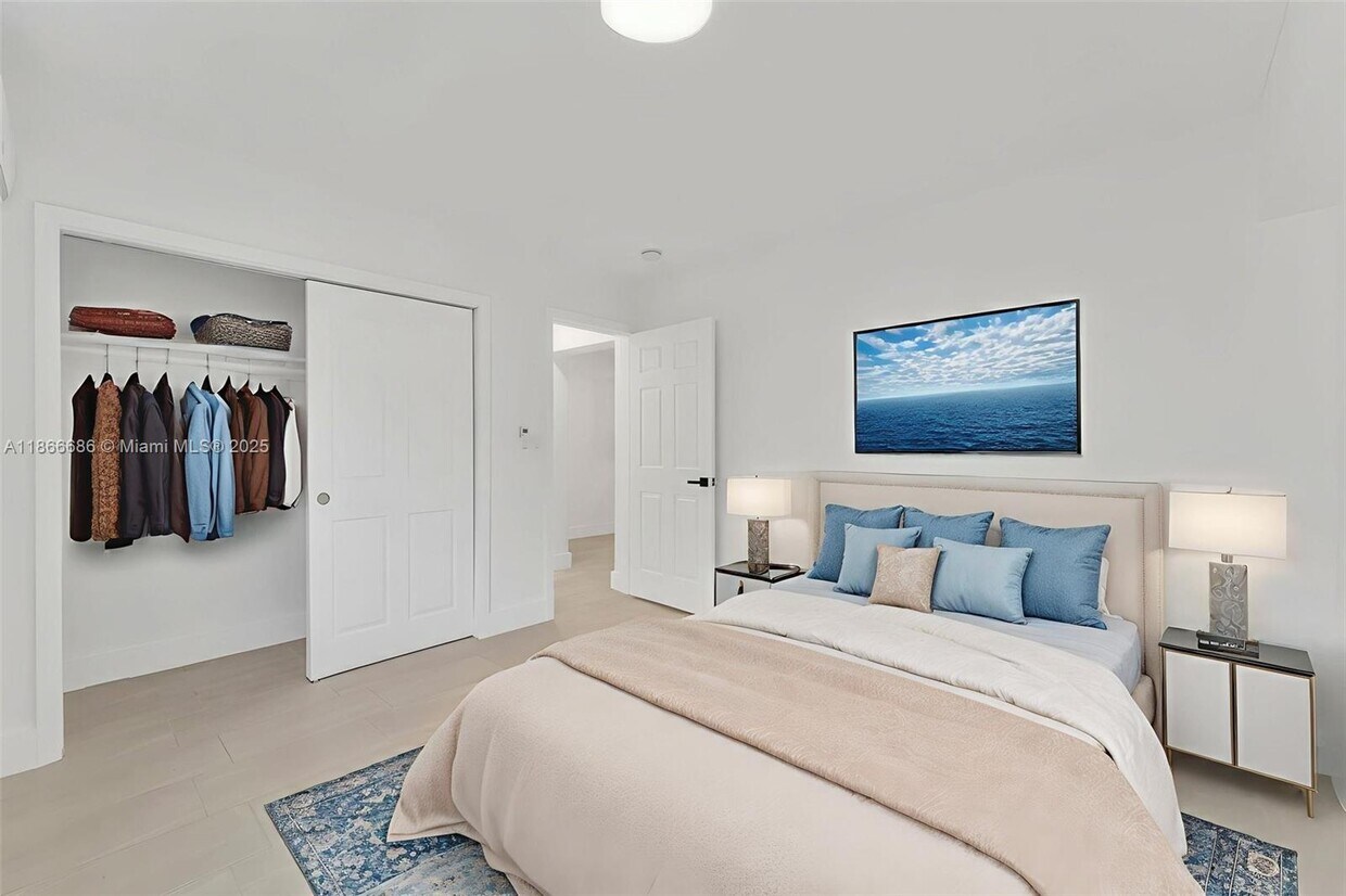 Foto principal - 310 NE 78th St
