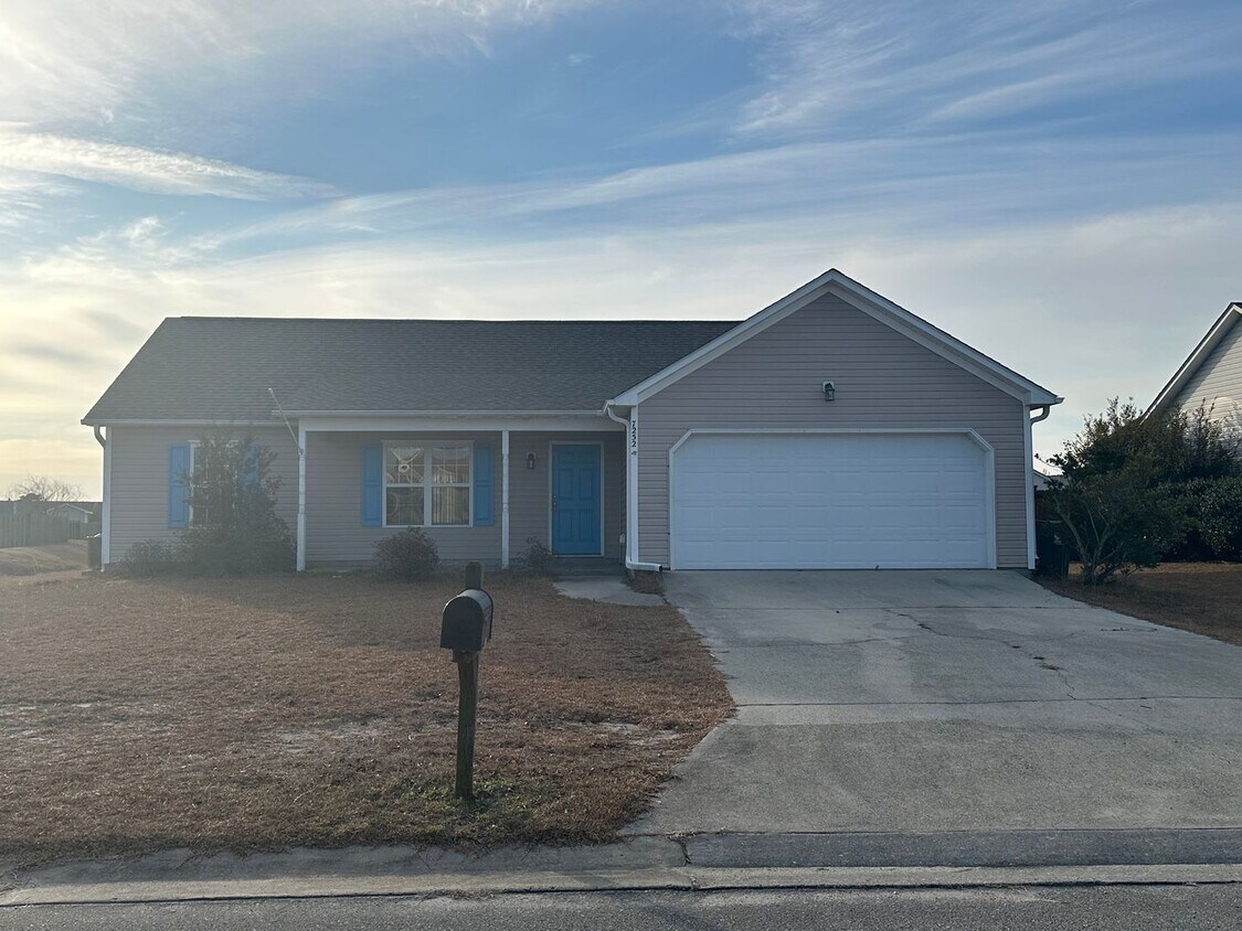 Building Photo - 3 bedroom 2 Bathroom Home