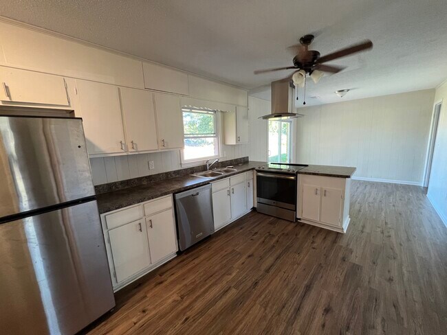Foto del edificio - 3751 Robinson Dr
