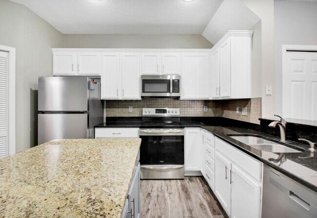 Building Photo - 2 Bedroom 2 Bath Beautiful Modern Living in Maple Grove for $2,150/month! 2 Stall Garage Included!