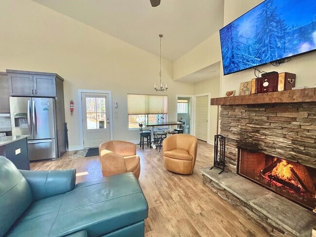 Building Photo - 1001 Sunset Rd