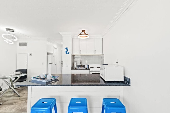 Foto del edificio - 8817 S Thomas Dr